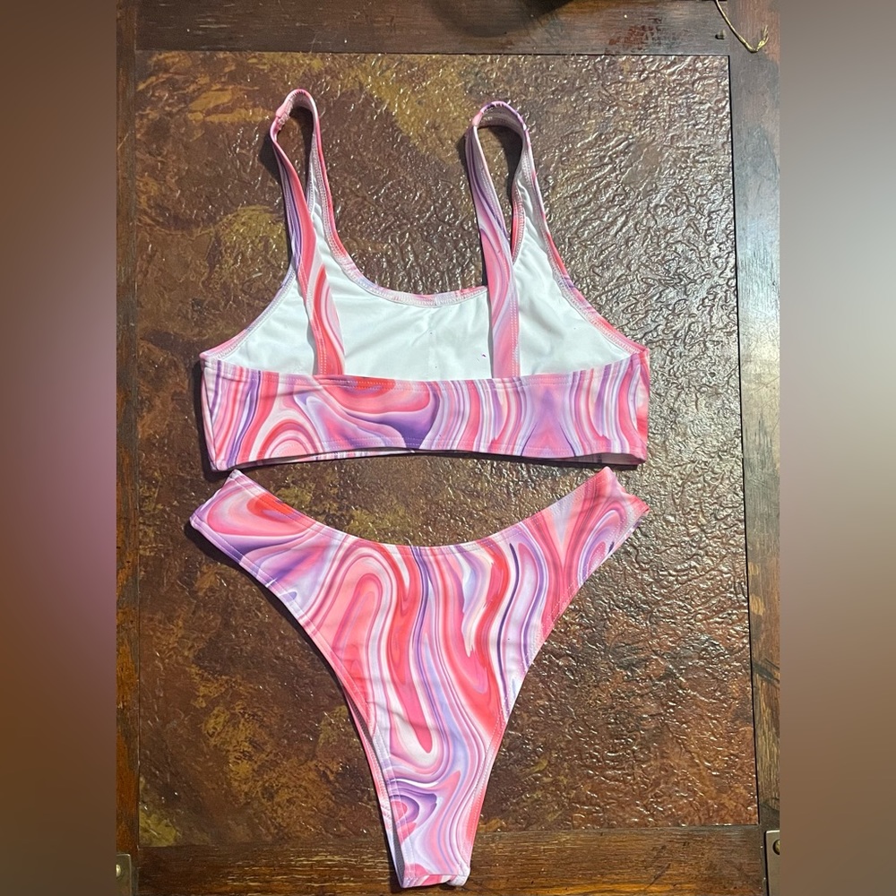 Abstract Fluid Pattern Bikini Swimsuit - Picture 2 of 4